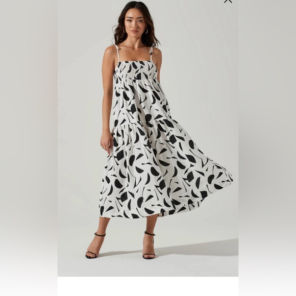 Astr Dresses & Skirts - ASTR the Label linen dress